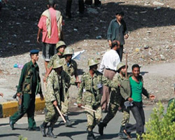 Yemen'de çatışmalar savaş gibi