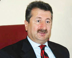 Yeniçağ'dan istifa etti
