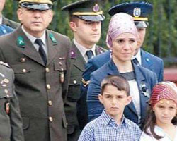 Başörtülü delege torununa saygısızlık