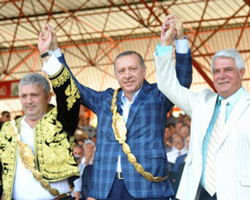 Başpehlivana kemerini Erdoğan taktı