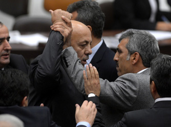 Meclis bu kez fena karıştı!