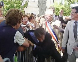 Sarkozy saldırıya uğradı