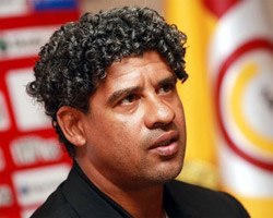 Rijkaard, bakın hangi takımın başında