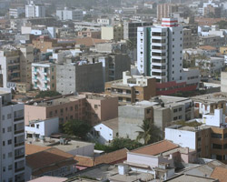 Dakar'da kamu binaları alev alev