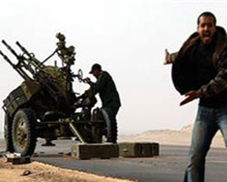 Muhalifler: Kaddafi ülkede kalabilir