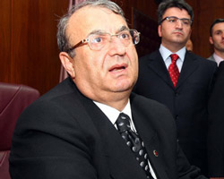 Birden nihayet ifade verdi