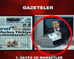 Canlı yayında gazeteyi parçaladı