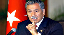 "Beyinsiz" pankartına tepki