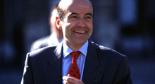 Juppe " Esad meşruiyetini kaybetti"