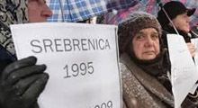 Srebrenitsa anneleri pankart açtı