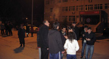 Simavlı'lar geceyi sokakta geçirdi