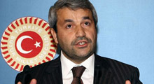 Hükümet siyasetçinin uçkuru peşinden..