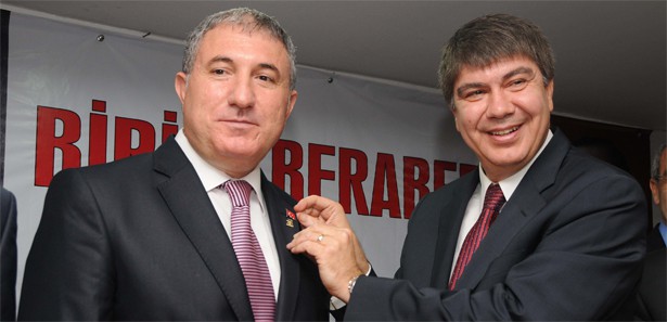 CHP'den istifa etti AK Parti'ye geçti