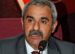 Açtı ağzını yumdu gözünü