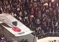 MHP kurultayında şehitlere Ti sesiyle saygı duruşu