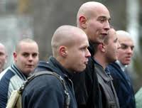 Rusya'da binlerce Neonazi yürüdü