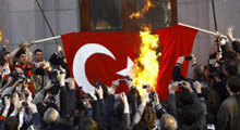Ermeni yürüyüşünde saygısızlık
