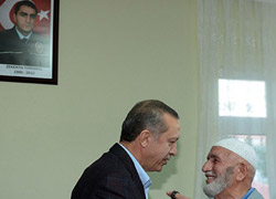 Başbakan Erdoğan'dan şehit babasına ziyaret