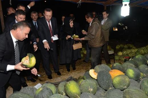 Başbakan'dan Kızılcahamam'a giderken kavun molası