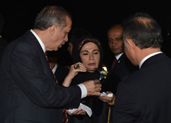 Başbakan Erdoğan'ın eliyle kavun keyfi!