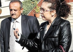 Öğrencisinin dilini kesti