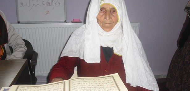 90 yaşında Kur'an-ı Kerim öğrendi