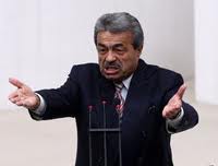 Genç yine saçmaladı