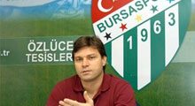 Sağlam, binlerce taraftarın huzurunda imza attı