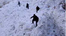 İsviçre'de çığ altında kalan 4 kişi öldü