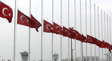 Bayraklar Japonya için yarıya indirildi