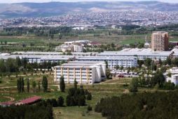 Öğrenciler zorla faiz batağına çekiliyor