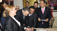 Prof. Açık resmen aday