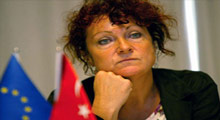 "Gözaltılardan derin endişeliyim"