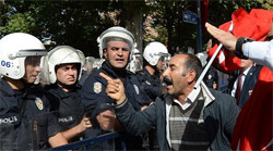Ankara'da polis ve göstericiler arasında arbede