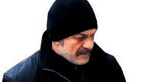 Çay getirmeye gitmiş, DVD'yi koymuşlar!