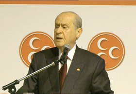 Bahçeli'nin promter ile imtihanı