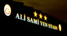 "Ali Sami Yen Spor Kompleksi" tabelası takılıyor