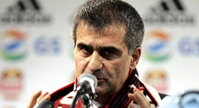 Şenol Güneş'ten göndermeler!