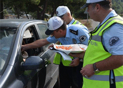 Polisten tatlı sürpriz