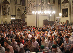 Camiler Doldu Taştı