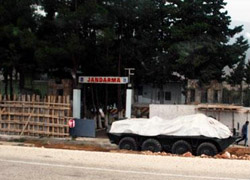Saldırıya uğrayan karakol onarılıyor