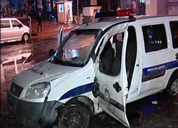 Polis aracı kaza yaptı: 3 yaralı