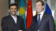 Medvedev, Ahmedinejat\'la görüştü
