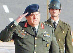 Türkçe konuşan emekli general parti kuruyor
