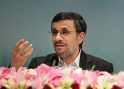 Ahmedinejad'a yasak