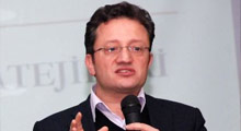 '2011 yılı ekonomisi için 'karamsar bir iyimserlik' içindeyim'