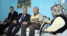 Arınç, Halil Esendağ'ın ailesini ziyaret etti