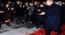 Erdoğan'a yumurta yerine karanfil!