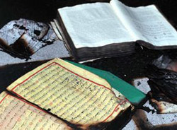 Tarihi cami kül oldu, Kuran-ı Kerim yanmadı!