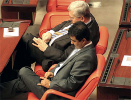 Okey'de yakalandılar